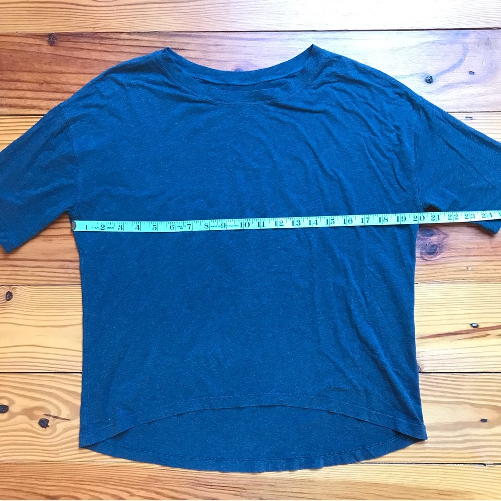 Lululemon Teal Blue Scoop Neck Hi Low Short Sleeve Shirt, EUC, 8 - Picture 2 of 6
